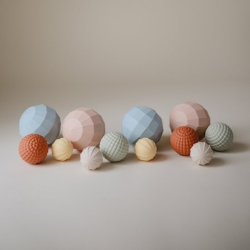 SILIKONOWE KULE SENSORYCZNE POWDER BLUE MUSHIE