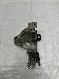 фото thumb №1, Maserati levante подушка кронштейн кронштейн