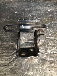 фото thumb №1, Петля левый перед нижний audi a8 d2 4d0831411