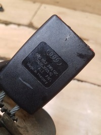 фото thumb №3, Кліпса замок поперечина задня сидіння audi a4 b6