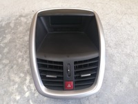 фото thumb №1, Решітка обдув дисплей peugeot 207 96724726zd