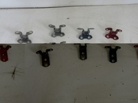 фото thumb №1, Toyota auris ii петля дверь левый задняя разные цвета