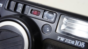 Аналоговый фотоаппарат NIKON TW ZOOM 105 в чехле