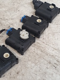 фото thumb №5, Двигун нагрівача регулятор 0132801359 bosch audi a6 c6 sedan 05r.