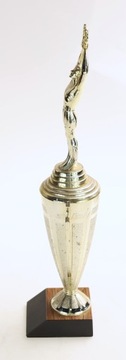 TROFEUM mężczyzna z laurem PUCHAR