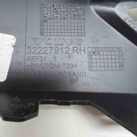 Volvo xc60 2 r-design права молдинг решітка бампера перед 32227912 в Україні, фото thumb