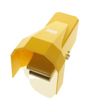 ZAWÓR NOŻNY Z OSŁONĄ I BLOKADĄ AIRTAC 4F210-08LFG 5/2-1/4