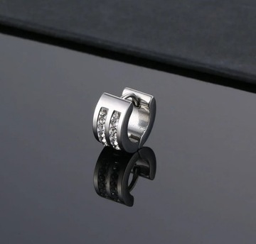 Серьги-пусеты HUGGIE STEEL с кристаллами циркония в стиле готический панк-рок