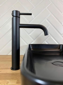 Высокий смеситель для раковины ЧЕРНЫЙ LUNGO BLACK Rea
