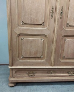 Красивый шкаф из орехового дерева Ludwikowska 3 AntiquesBrands