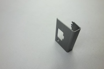 Крышка разъема ПРАВЫЙ шарнир Dell Latitude E5570