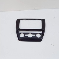 фото thumb №1, Vw jetta mk6 16 center прибор панель радио trim 5c6858069ftai