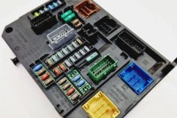 фото thumb №7, Блок комфорта оригинал (блоки управления бортовой сетью) citroën c4 ii b7 9806687980 1.6l дизель 2015