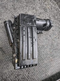 фото thumb №1, Корпус фільтра повітря volkswagen passat b6 2.0tdi 3c0129607ap