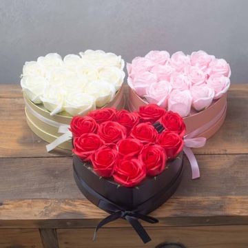 Цветочная коробка Soap Flowers - 13 розовых роз