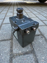 фото thumb №1, Помпа підйому кабіни mercedes atego iii