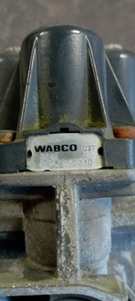 фото thumb №4, Клапан защитный четырёхконтурный wabco iveco stralis 9347050210
