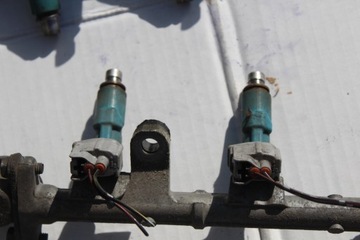 фото thumb №9, Планка впрыскивающий форсунки toyota yaris i 1.0 vvti 23250-23020