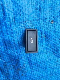 фото thumb №1, Кнопка кришки багажника 3c0959831a passat b6
