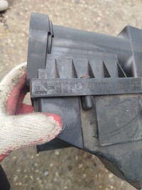 фото thumb №8, Корпус фільтра повітря vw touran 1k0129607r