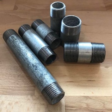 K40011 ТРУБА ОЦИНКОВАННАЯ 1,1/2 11/2 С РЕЗЬБОЙ 11 см