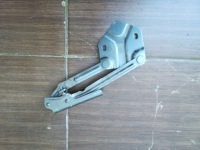 фото thumb №1, Петля капот левый перед vw touran caddy 10-15 оригинальный номер