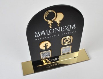 tabliczka z plexi czarnej z nadrukiem social media QR kod 16x23cm