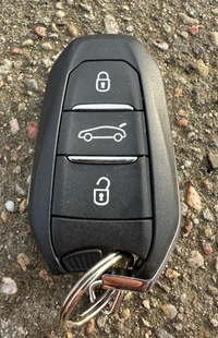 фото thumb №1, Citroen ds3 2019- ds4 ds5 ds7 ds9 ключ pilot keyless im2a 433,92 mhz