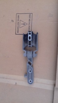 фото thumb №1, Volvo xc60 ii подушка кронштейн коробки 31359890