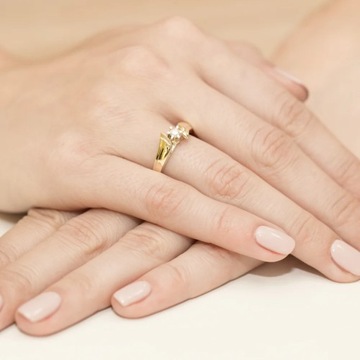 Золотое кольцо с бриллиантами 0,10 CT Pr. 585 R25