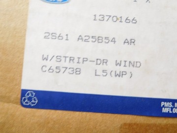 фото thumb №7, Прокладка скла двері праві зад ford ford fiesta mk6 оригінальний номер 1370166