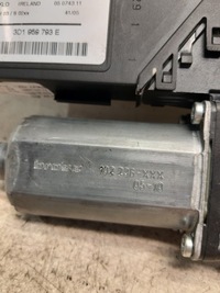 фото thumb №7, Моторчик скло лівий перед porsche cayenne i