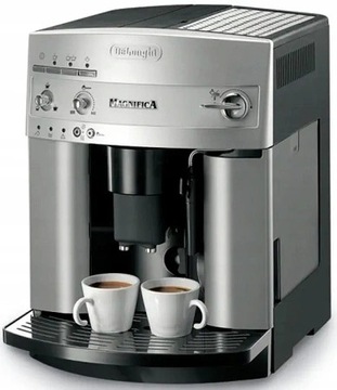 Кофемашина под давлением с насадкой для приготовления пены DeLonghi Magnifica ESAM 3200.S