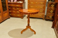 Кофейный столик BIEDERMEIER С ПЕРЕЛИВАЮЩЕЙСЯ СТОЛИЦЕЙ ок. 1830 г. Великолепно отреставрированный