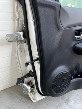 фото thumb №9, Дверь правый перед передние toyota yaris iii 3 3d