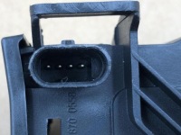 Вимикач засувка блокування капот двигуна merc w117 w156 w176 w242 a2468700558 Зі Шроту, фото thumb