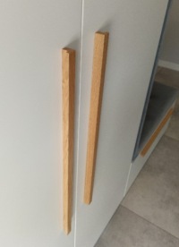 МЕБЕЛЬНАЯ РУЧКА ПОДОКОННИК L МАССИВ ДУБА L-256MM