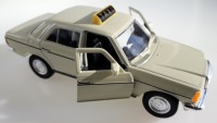 WELLY Mercedes-Benz W 123 TAXI, кремовый металлик, модель WELLY в масштабе 1:34