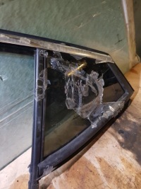 фото thumb №2, Рамка скло лівий задня hb opel astra k 5