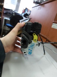 фото thumb №5, Замок дверь левый перед opel insignia a 13503781