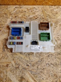 Купити Volvo v70 2011 рамка / модуль запобіжників, фото thumb