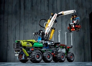 LEGO TECHNIC 42080 ЛЕСНАЯ МАШИНА