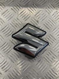 фото thumb №1, Эмблема бампера перед suzuki sx4 s-cross 16- lift