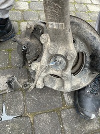 фото thumb №5, Lexus is iii 300h 2.5 поворотный кулак правая передняя диск суппорт