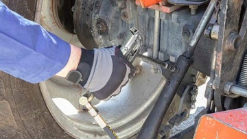 Смазочный шприц НА НОЖКАХ TAWOTNICA 3L HOSE 4M 2k