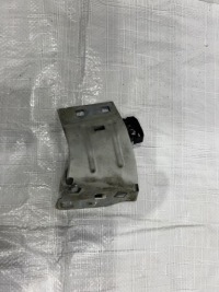 фото thumb №1, Maserati levante кронштейн кронштейн крила