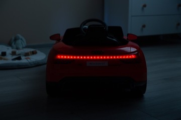 АККУМУЛЯТОРНЫЙ АВТОМОБИЛЬ AUDI RS E TRON РЕЖИМ 4x4 И 2x2