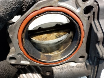 фото thumb №8, Дроссельная заслонка воздуха vw passat b6 2.0tdi 140 km 03g128063a