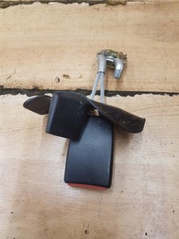 фото thumb №1, Кліпса замок поперечина задня сидіння audi a4 b6