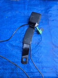 фото thumb №1, Skoda fabia iii клипса поперечина безопасности левый перед 6v0857755c